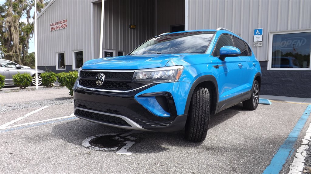2022 Volkswagen Taos SE's photo