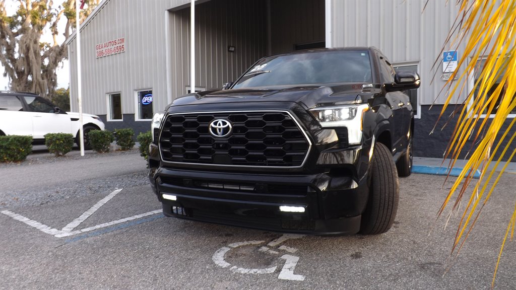 2023 Toyota Sequoia Platinum's photo