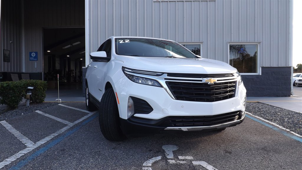 2022 Chevrolet Equinox LT's photo